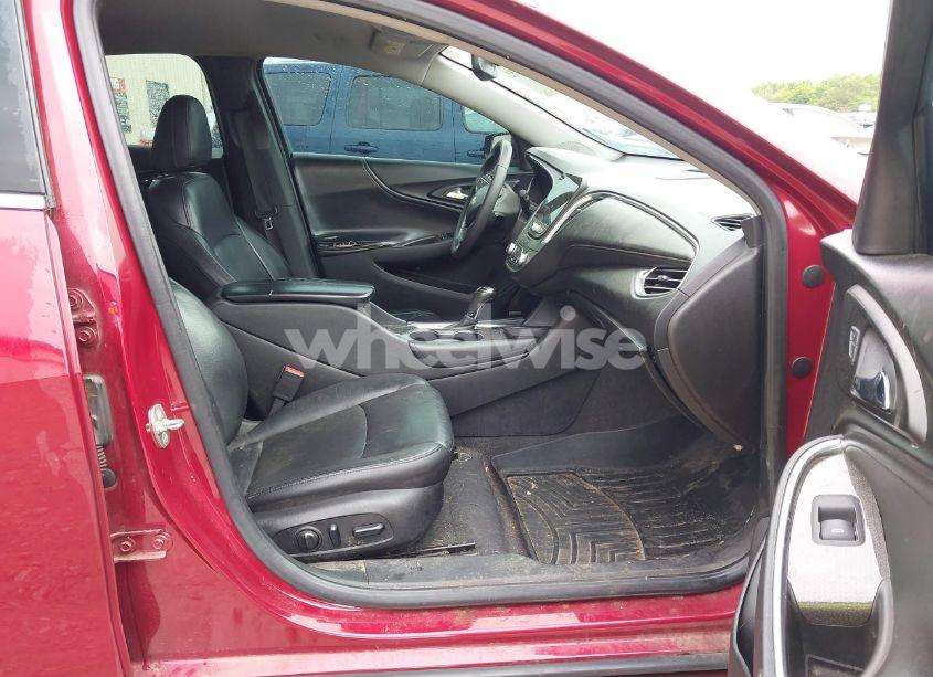 Photo 5 of 2018 Chevrolet Malibu LT (VIN 1G1ZD5ST7JF213373)