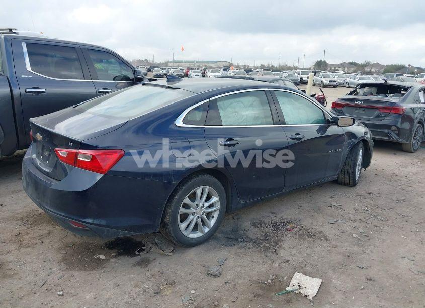 Photo 4 of 2018 Chevrolet Malibu LT (VIN 1G1ZD5ST7JF220887)