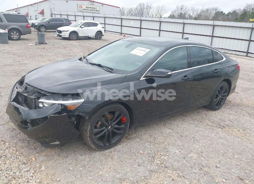 Photo 2 of 2018 Chevrolet Malibu LT (VIN 1G1ZD5ST7JF221831)