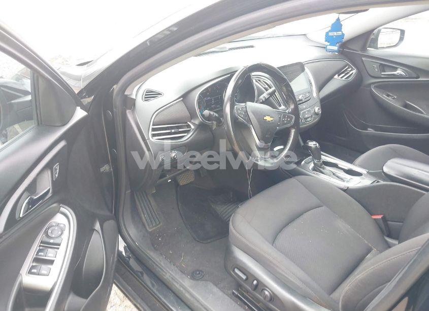 Photo 20 of 2018 Chevrolet Malibu LT (VIN 1G1ZD5ST7JF221831)