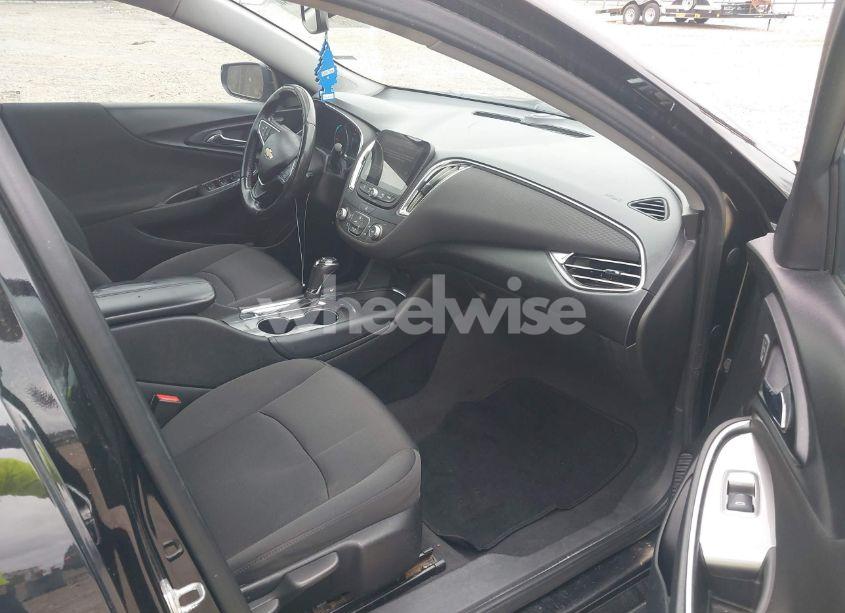 Photo 5 of 2018 Chevrolet Malibu LT (VIN 1G1ZD5ST7JF221831)