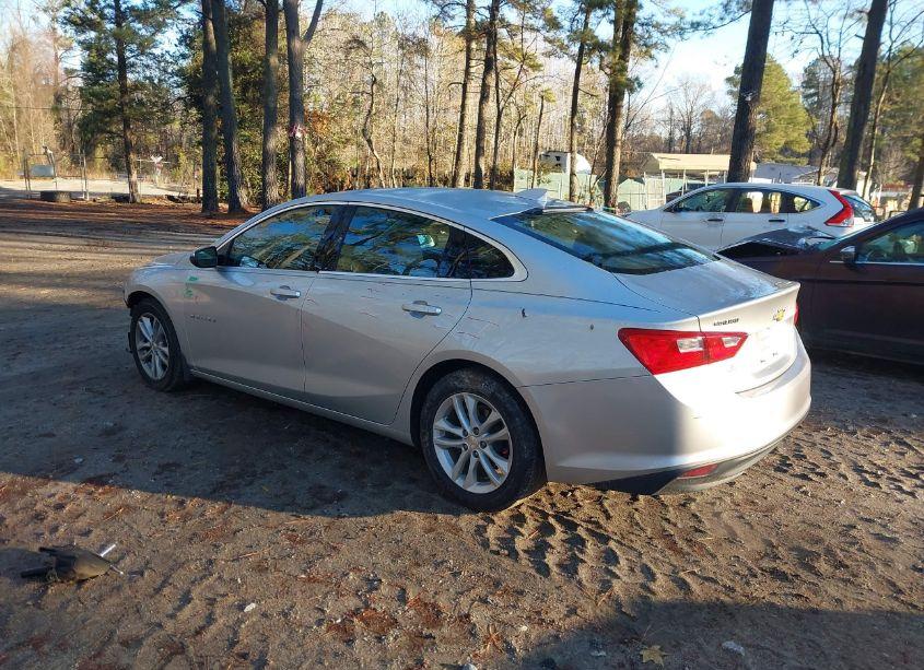 Photo 3 of 2018 Chevrolet Malibu LT (VIN 1G1ZD5ST7JF245059)