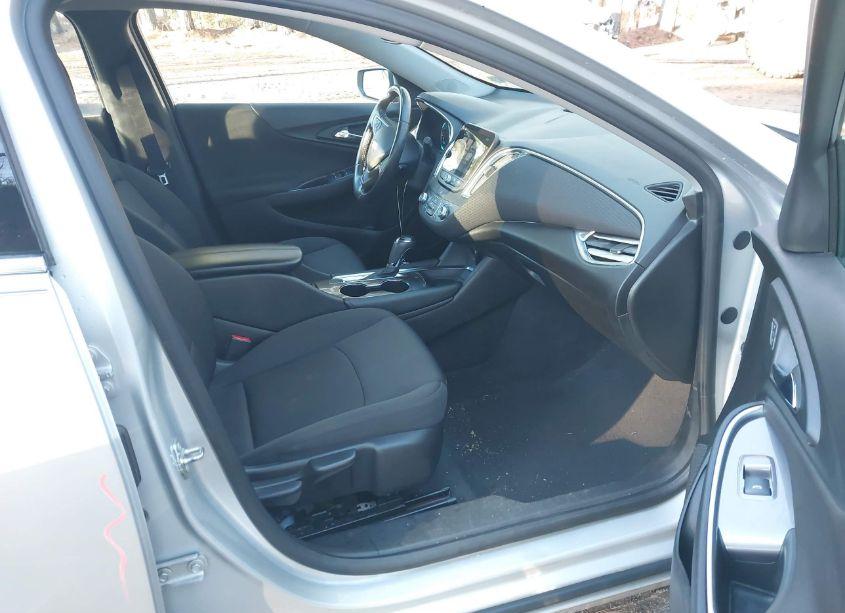 Photo 5 of 2018 Chevrolet Malibu LT (VIN 1G1ZD5ST7JF245059)