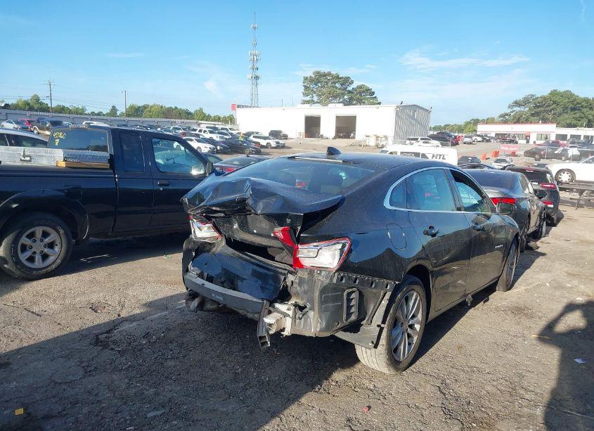 Photo 4 of 2018 Chevrolet Malibu LT (VIN 1G1ZD5ST7JF245319)