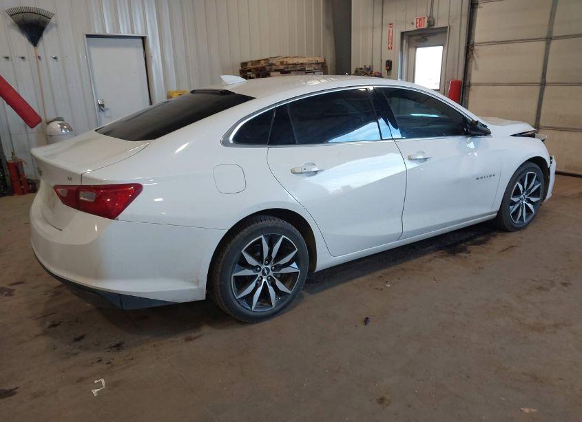 Photo 4 of 2018 Chevrolet Malibu LT (VIN 1G1ZD5ST7JF255266)