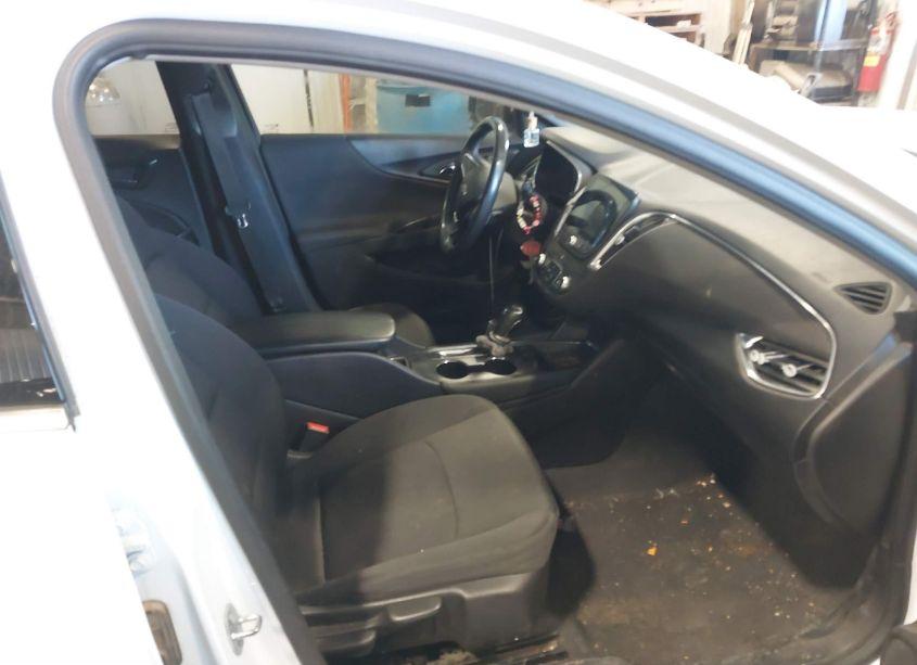 Photo 5 of 2018 Chevrolet Malibu LT (VIN 1G1ZD5ST7JF255266)