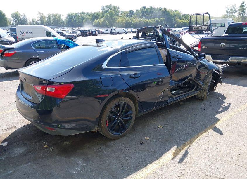 Photo 4 of 2018 Chevrolet Malibu LT (VIN 1G1ZD5ST7JF260676)