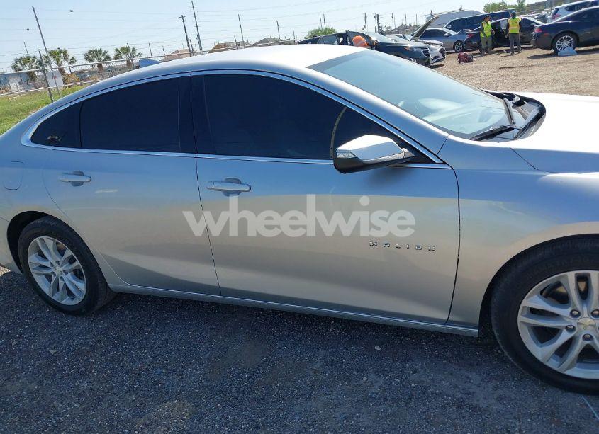 Photo 13 of 2018 Chevrolet Malibu LT (VIN 1G1ZD5ST7JF266915)