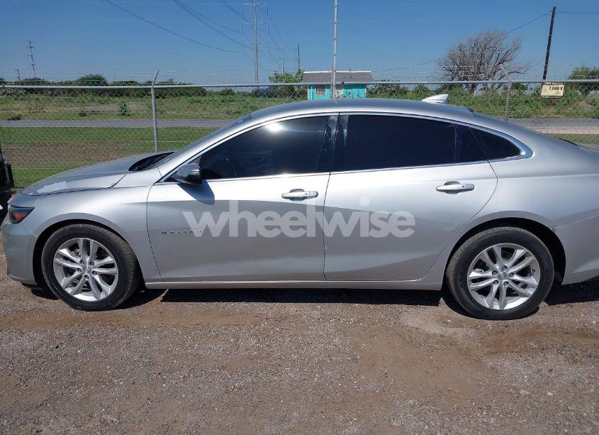 Photo 14 of 2018 Chevrolet Malibu LT (VIN 1G1ZD5ST7JF266915)