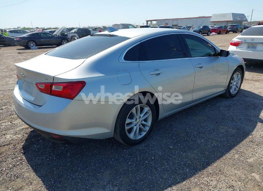 Photo 4 of 2018 Chevrolet Malibu LT (VIN 1G1ZD5ST7JF266915)