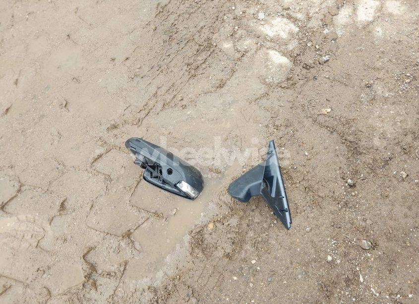 Photo 12 of 2018 Chevrolet Malibu LT (VIN 1G1ZD5ST7JF270124)