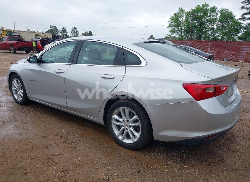 Photo 3 of 2018 Chevrolet Malibu LT (VIN 1G1ZD5ST7JF270124)