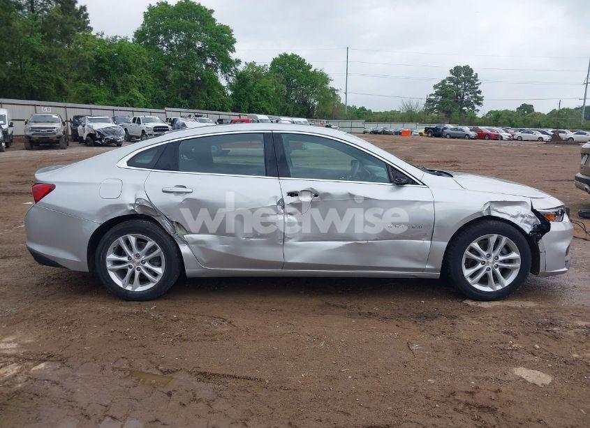 Photo 6 of 2018 Chevrolet Malibu LT (VIN 1G1ZD5ST7JF270124)