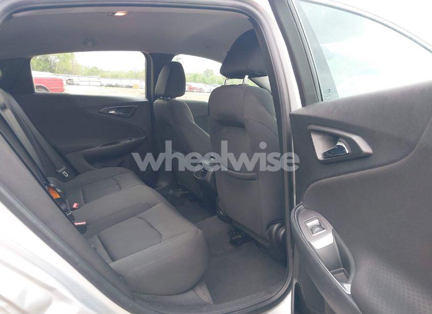 Photo 8 of 2018 Chevrolet Malibu LT (VIN 1G1ZD5ST7JF270124)