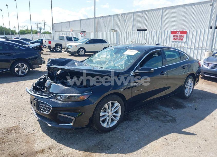 Photo 2 of 2018 Chevrolet Malibu LT (VIN 1G1ZD5ST7JF274223)