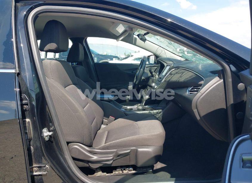 Photo 5 of 2018 Chevrolet Malibu LT (VIN 1G1ZD5ST7JF274223)