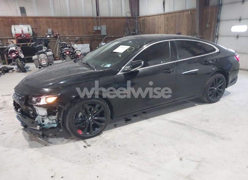 Photo 2 of 2018 Chevrolet Malibu LT (VIN 1G1ZD5ST7JF290969)