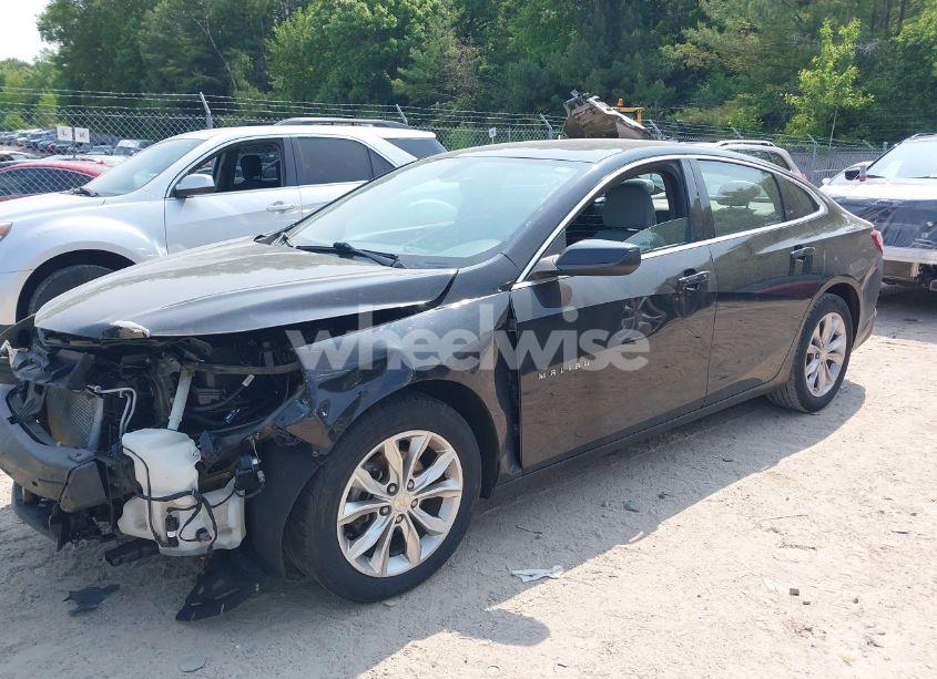 Photo 2 of 2019 Chevrolet Malibu LT (VIN 1G1ZD5ST7KF104431)