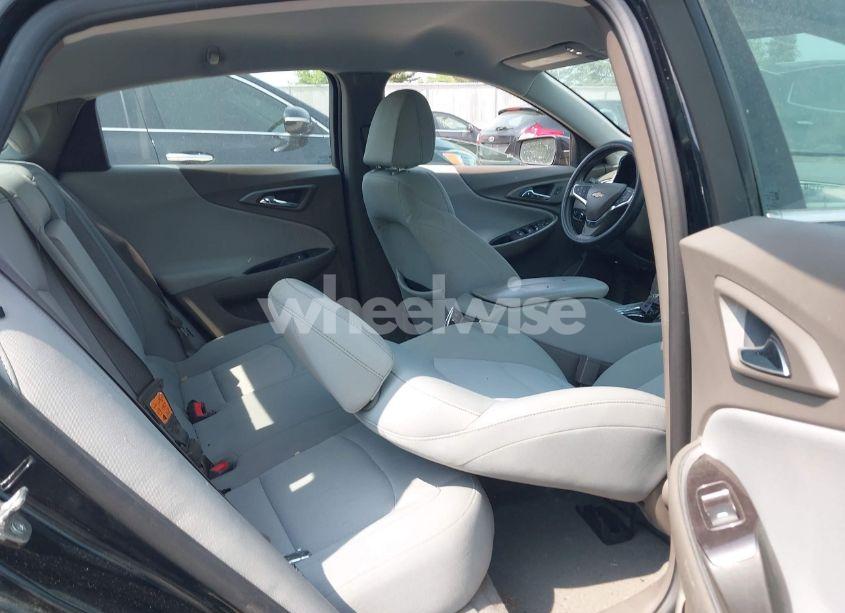 Photo 8 of 2019 Chevrolet Malibu LT (VIN 1G1ZD5ST7KF104431)