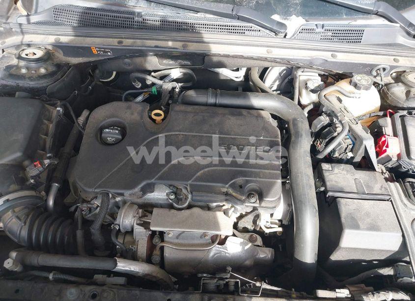 Photo 10 of 2019 Chevrolet Malibu LT (VIN 1G1ZD5ST7KF105949)