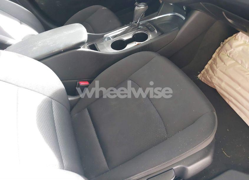 Photo 5 of 2019 Chevrolet Malibu LT (VIN 1G1ZD5ST7KF105949)