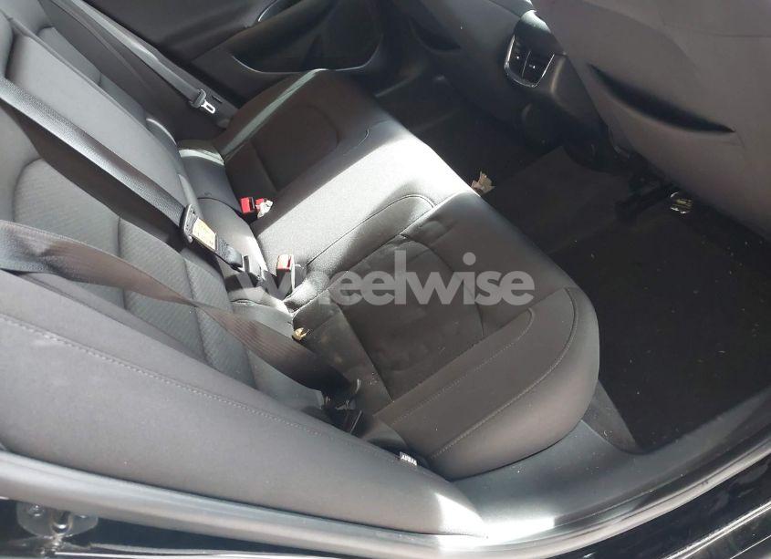 Photo 8 of 2019 Chevrolet Malibu LT (VIN 1G1ZD5ST7KF105949)