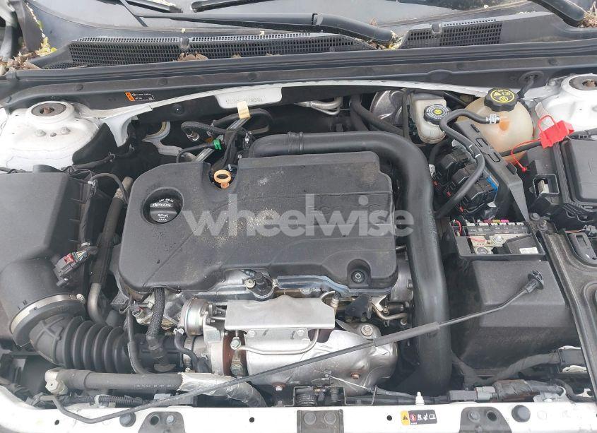 Photo 10 of 2019 Chevrolet Malibu LT (VIN 1G1ZD5ST7KF108396)