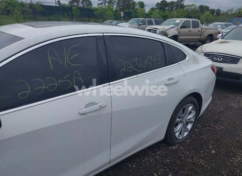 Photo 6 of 2019 Chevrolet Malibu LT (VIN 1G1ZD5ST7KF108396)