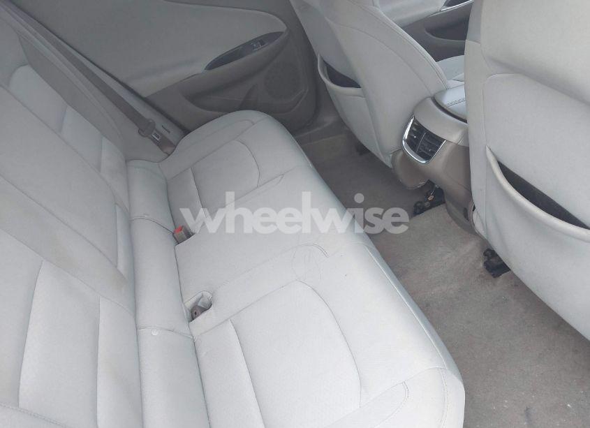 Photo 8 of 2019 Chevrolet Malibu LT (VIN 1G1ZD5ST7KF108396)