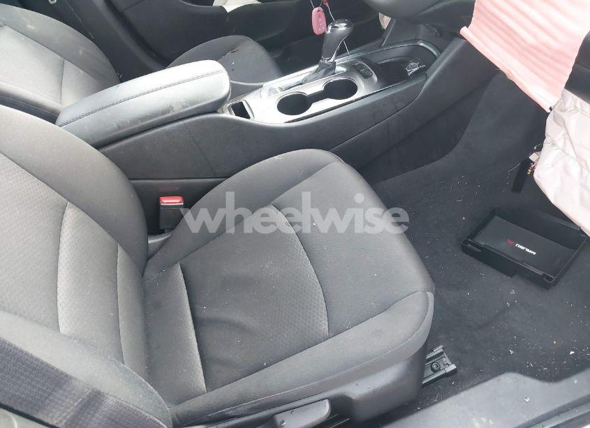 Photo 5 of 2019 Chevrolet Malibu LT (VIN 1G1ZD5ST7KF110021)