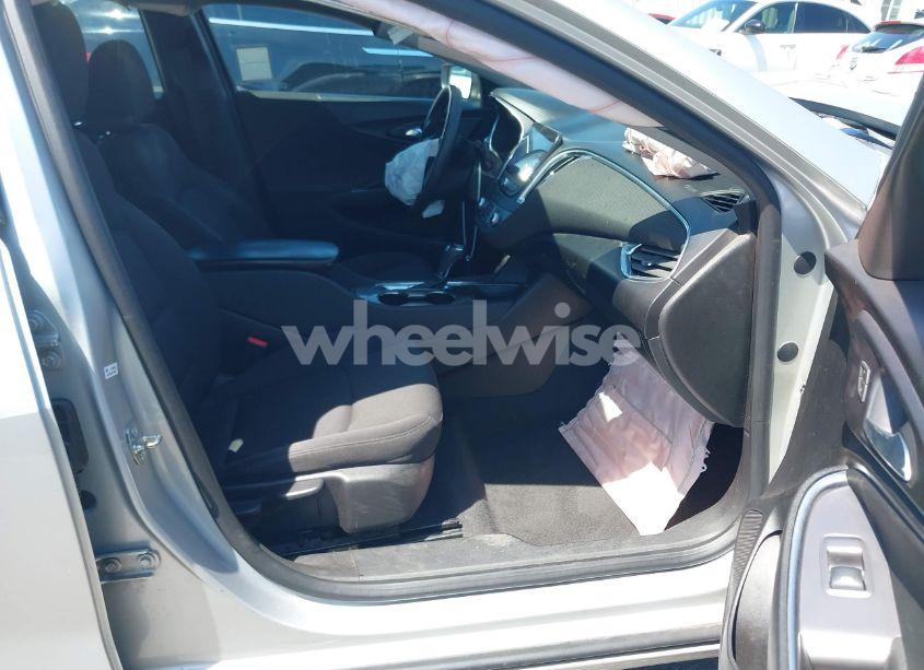 Photo 5 of 2019 Chevrolet Malibu LT (VIN 1G1ZD5ST7KF112013)