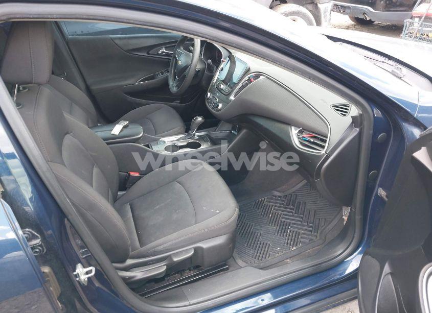 Photo 5 of 2019 Chevrolet Malibu LT (VIN 1G1ZD5ST7KF113212)