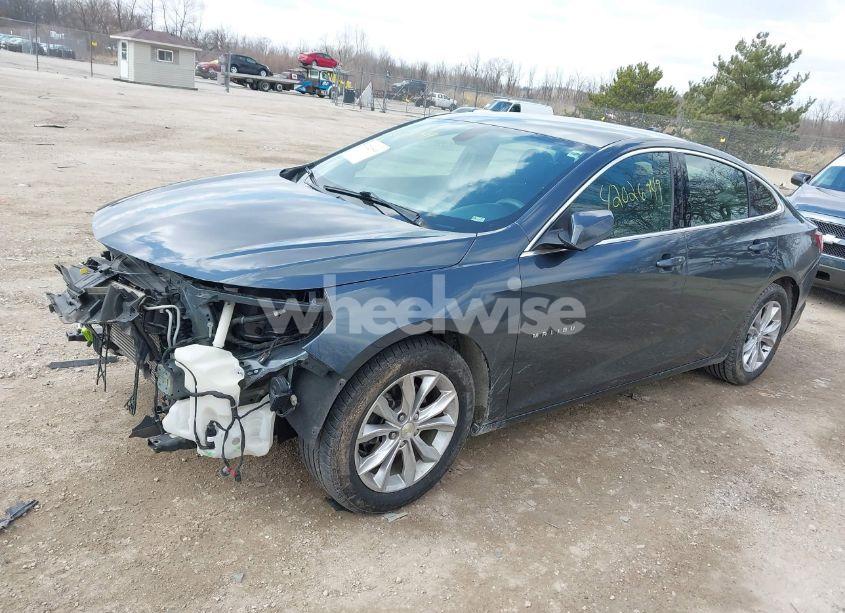 Photo 2 of 2019 Chevrolet Malibu LT (VIN 1G1ZD5ST7KF115820)