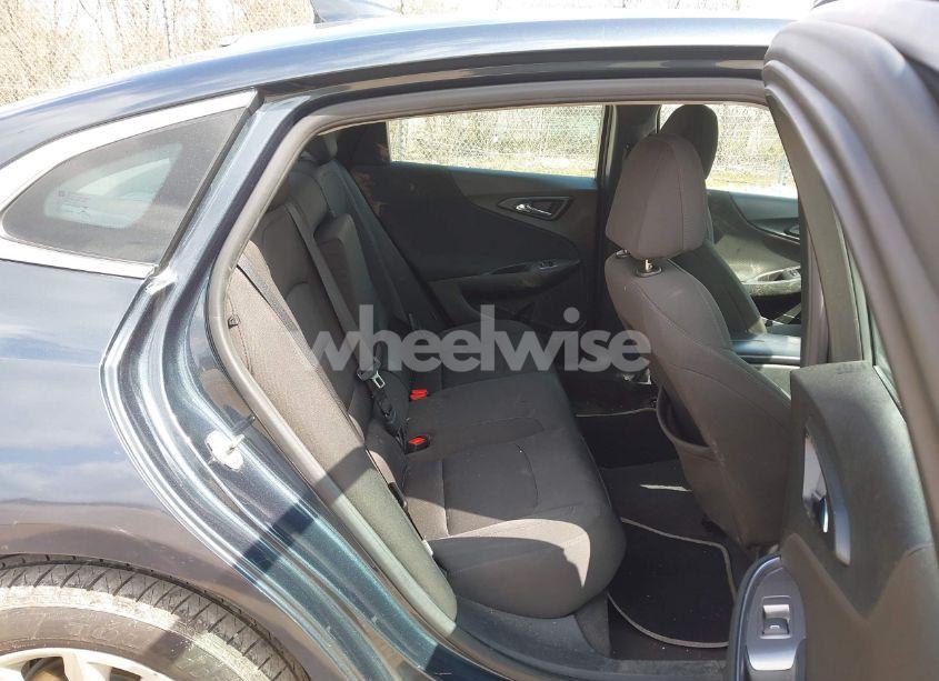 Photo 8 of 2019 Chevrolet Malibu LT (VIN 1G1ZD5ST7KF115820)