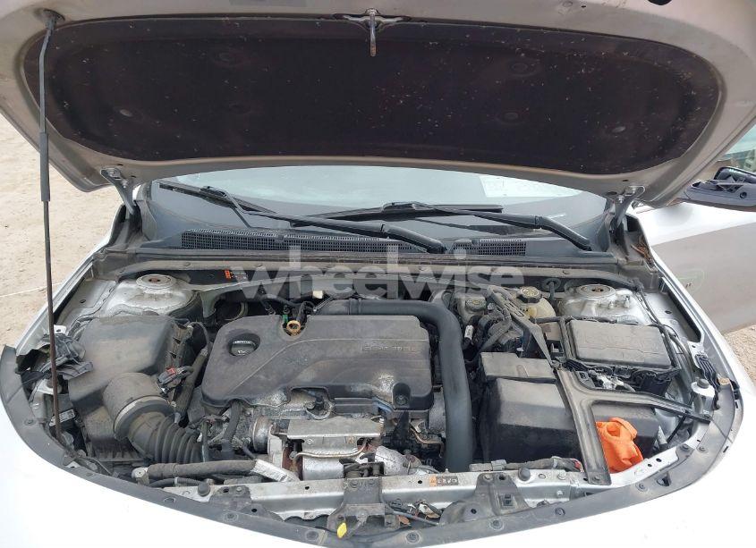 Photo 10 of 2019 Chevrolet Malibu LT (VIN 1G1ZD5ST7KF116496)