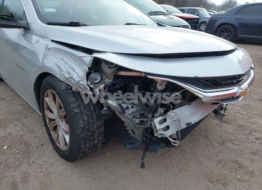 Photo 6 of 2019 Chevrolet Malibu LT (VIN 1G1ZD5ST7KF116496)