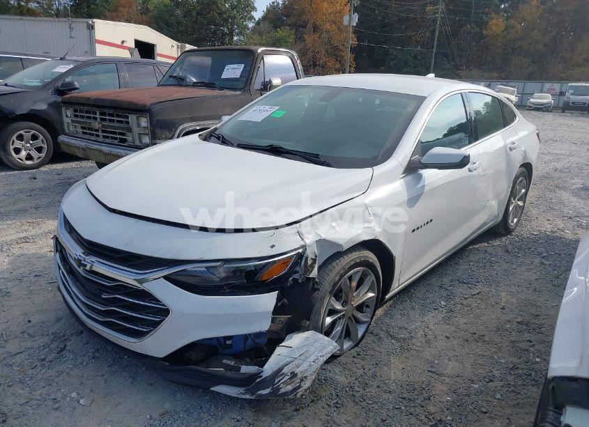 Photo 2 of 2019 Chevrolet Malibu LT (VIN 1G1ZD5ST7KF124212)