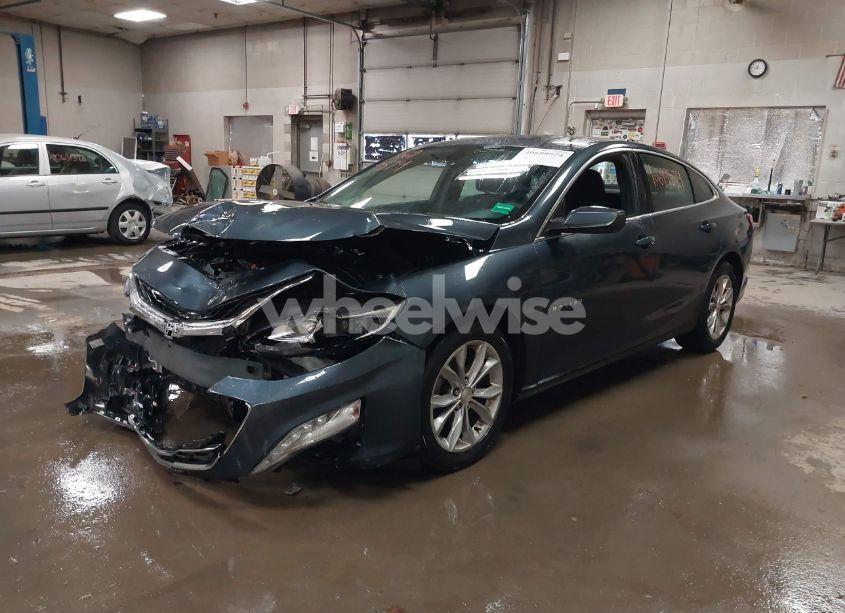 Photo 2 of 2019 Chevrolet Malibu LT (VIN 1G1ZD5ST7KF126686)