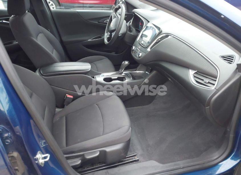Photo 5 of 2019 Chevrolet Malibu LT (VIN 1G1ZD5ST7KF134030)
