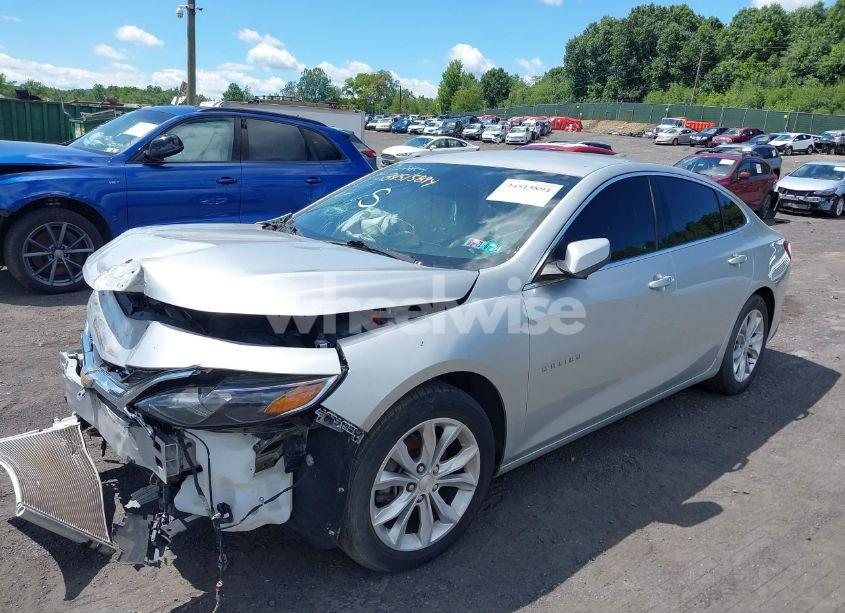 Photo 2 of 2019 Chevrolet Malibu LT (VIN 1G1ZD5ST7KF134139)