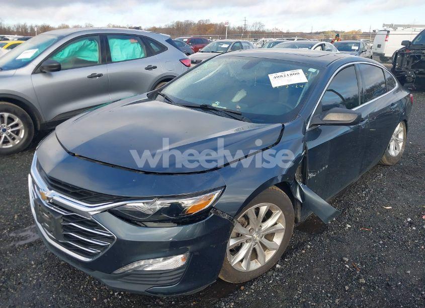 Photo 2 of 2019 Chevrolet Malibu LT (VIN 1G1ZD5ST7KF137302)