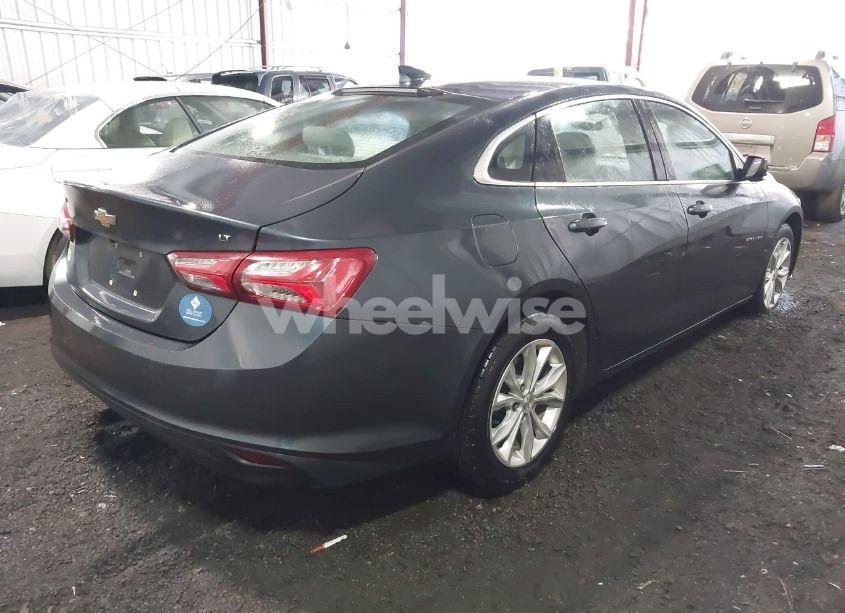 Photo 4 of 2019 Chevrolet Malibu LT (VIN 1G1ZD5ST7KF138465)