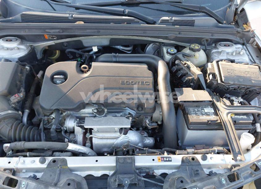 Photo 10 of 2019 Chevrolet Malibu LT (VIN 1G1ZD5ST7KF154228)