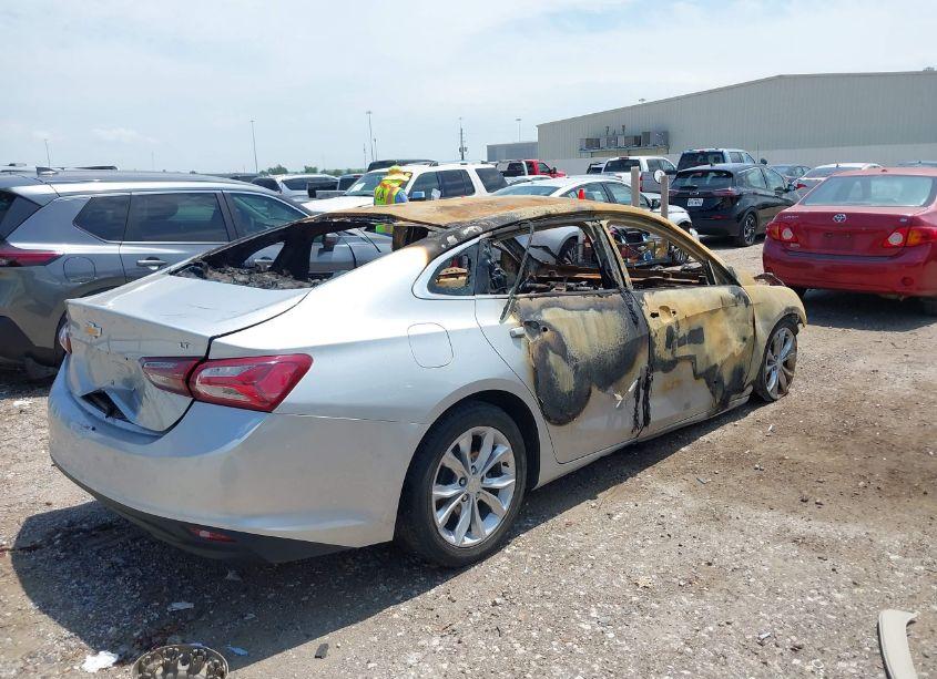 Photo 4 of 2019 Chevrolet Malibu LT (VIN 1G1ZD5ST7KF160451)