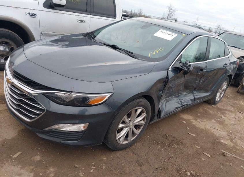 Photo 2 of 2019 Chevrolet Malibu LT (VIN 1G1ZD5ST7KF160532)