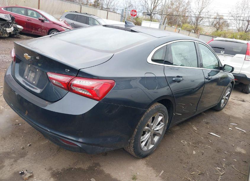 Photo 4 of 2019 Chevrolet Malibu LT (VIN 1G1ZD5ST7KF160532)