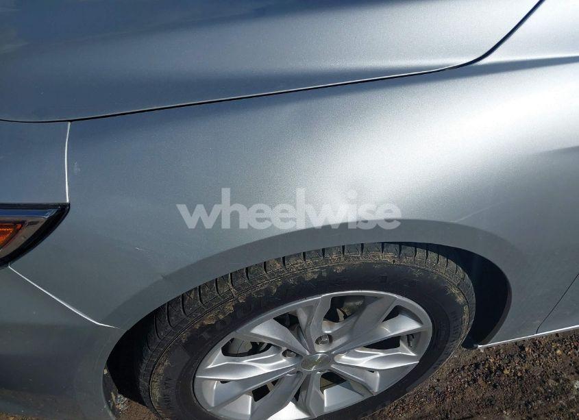 Photo 6 of 2019 Chevrolet Malibu LT (VIN 1G1ZD5ST7KF172583)