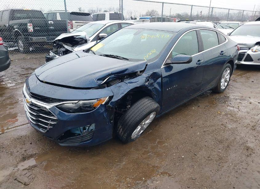 Photo 2 of 2019 Chevrolet Malibu LT (VIN 1G1ZD5ST7KF202231)