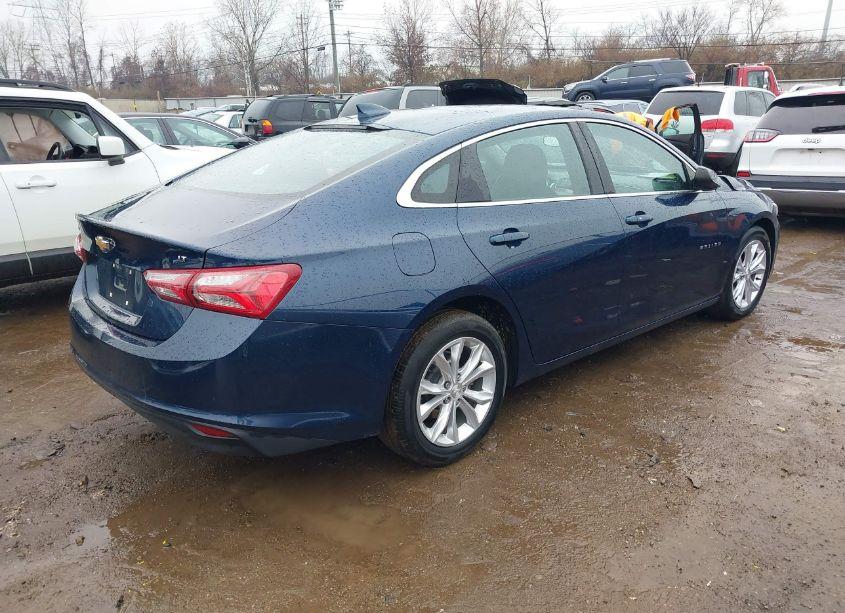 Photo 4 of 2019 Chevrolet Malibu LT (VIN 1G1ZD5ST7KF202231)