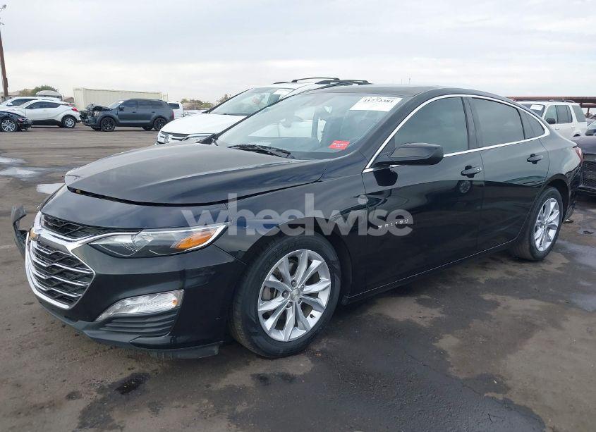 Photo 2 of 2019 Chevrolet Malibu LT (VIN 1G1ZD5ST7KF204559)